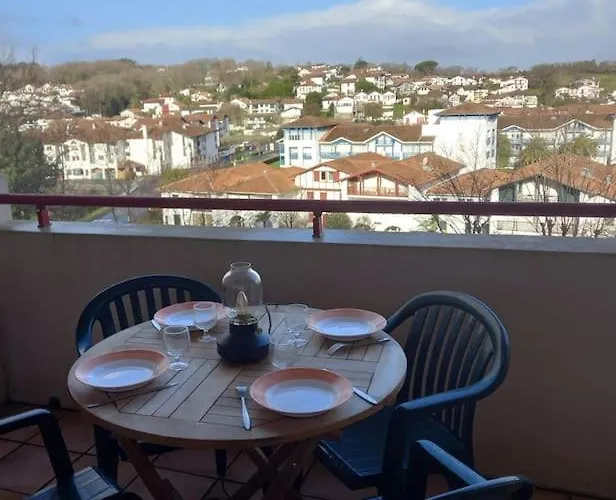 Avec Piscine, 600m *