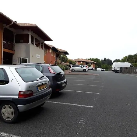 Avec Piscine, 600m