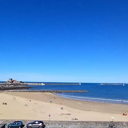 Avec Piscine, 600m Apartment