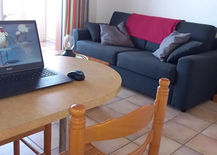 Appartement Avec Piscine, 600m